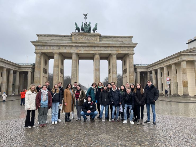 Gruppenfoto Brandenburger tor.jpg